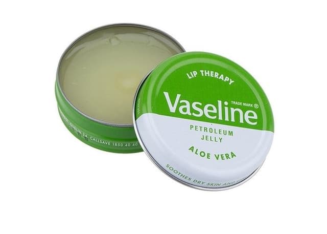 VASELIN LIP THERAPY TIN - ALOE VERA