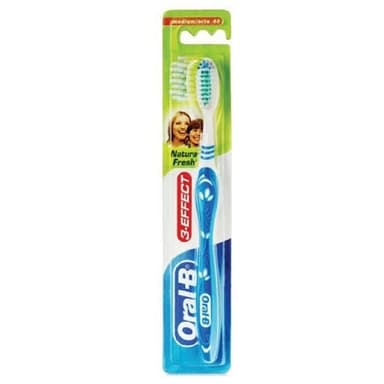ORAL B THREE- EFFECT MAXI CLEAN TOOTHBRUSH